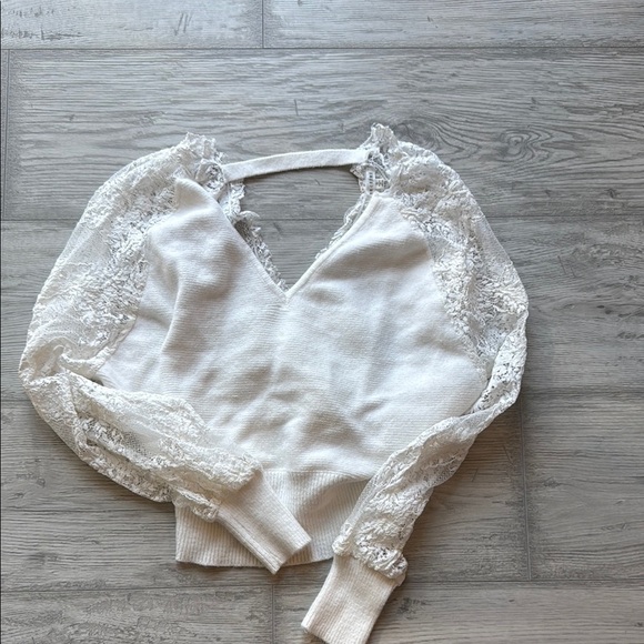 White Lace sweater - Picture 1 of 3